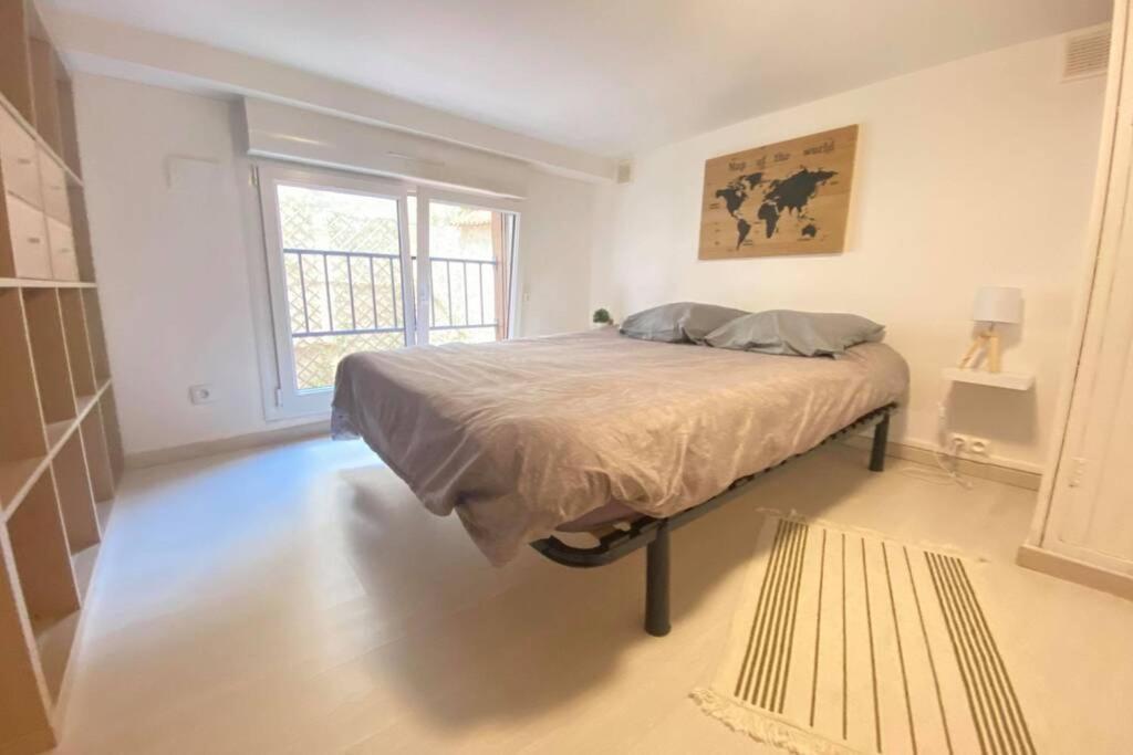 Au Coeur De La Cite Medievale Apartment Laon Bagian luar foto